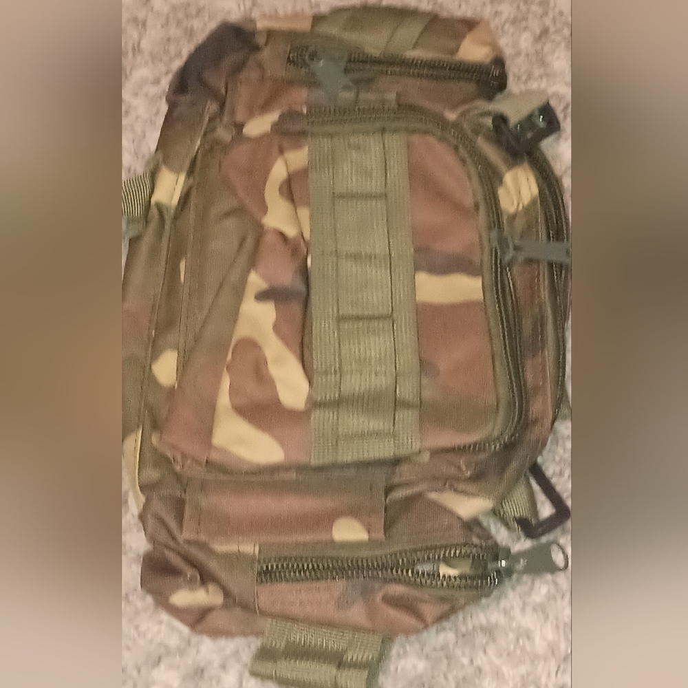 Military Desert Camouflage Shoulder Leg Carry Case Bag Pockets Zippers Combat